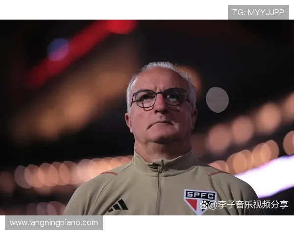 退役足球明星的生活现状与未来发展之路探讨 退役足球明星的生活现状与未来发展之路探讨