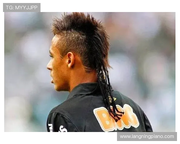 轻松学模仿足球明星发型技巧让你在球场上也能时尚出众 轻松学模仿足球明星发型技巧让你在球场上也能时尚出众