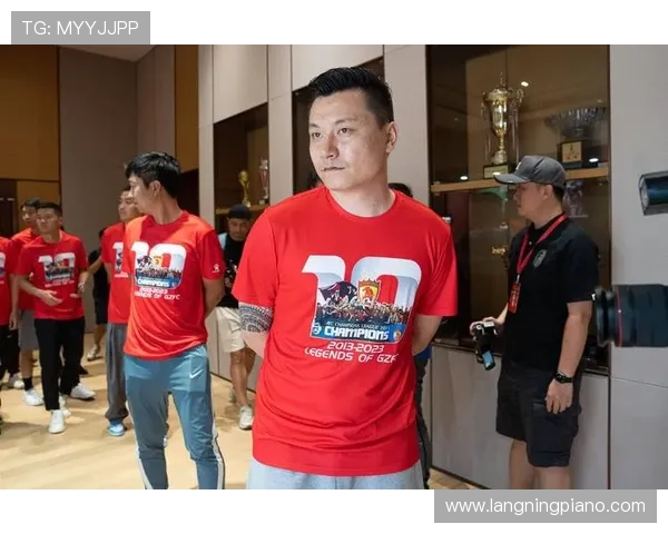 广州足球队的崛起与发展探索：力量与激情的完美结合