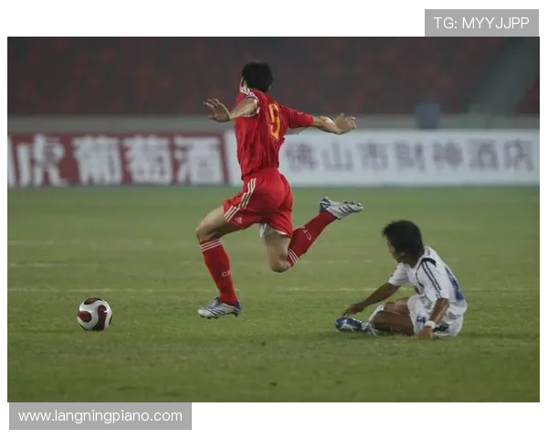 中国足球明星有哪些值得关注的球员及他们的成就与影响力